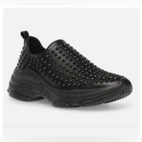 STEVE MADDEN WOMEN'S MARATHON STUDDED SLIP-ON SNEAKER - BLACK SIZE 9 (BRAND NEW) - Picture 1 of 3